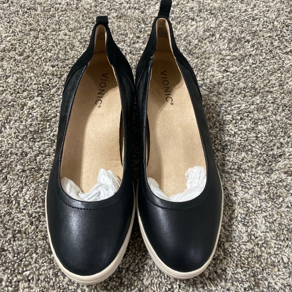 Vionic shoes size 7.5